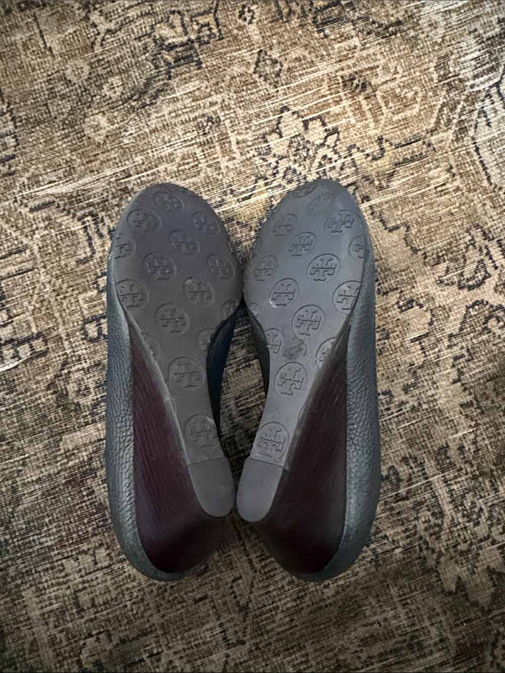 Tory Burch Gray Black Peep-Toe Logo Wedge Pumps Size 8 - Picture 5 of 6